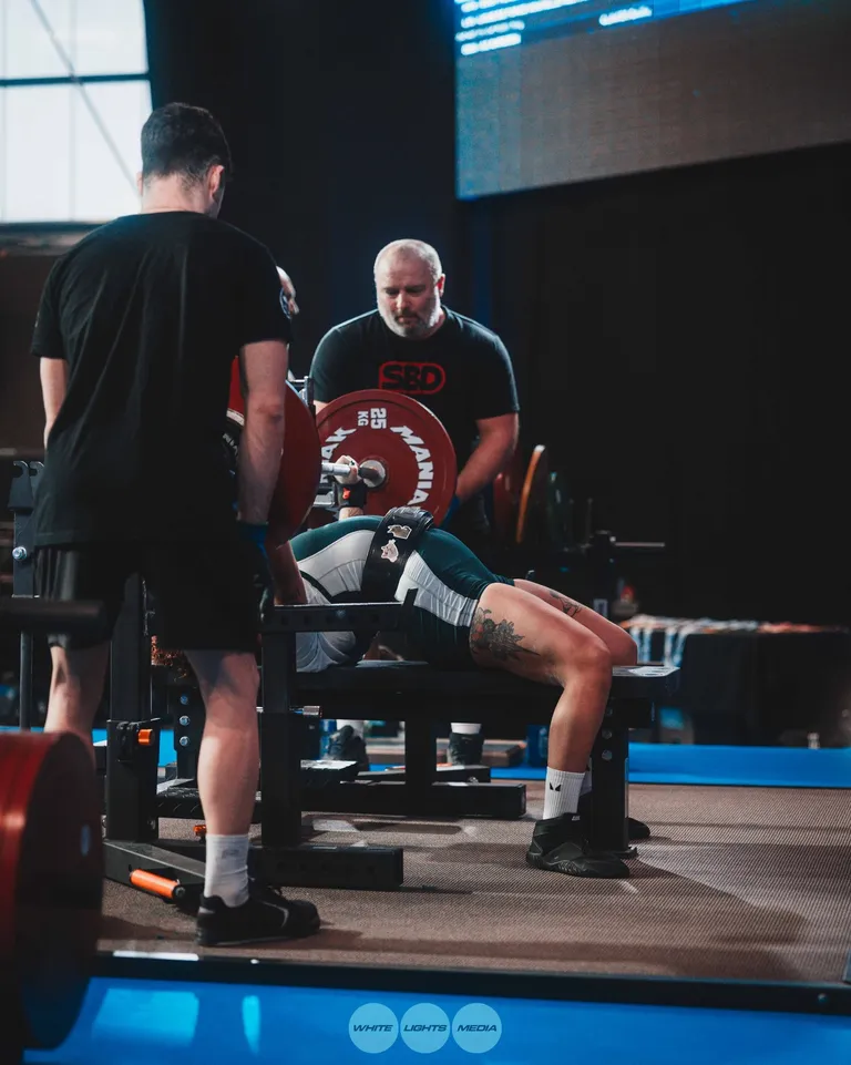 L'entraînement en équipe mène à de grandes réussites. Photo @mxthildpwr_ / @whitelightsmediafr.